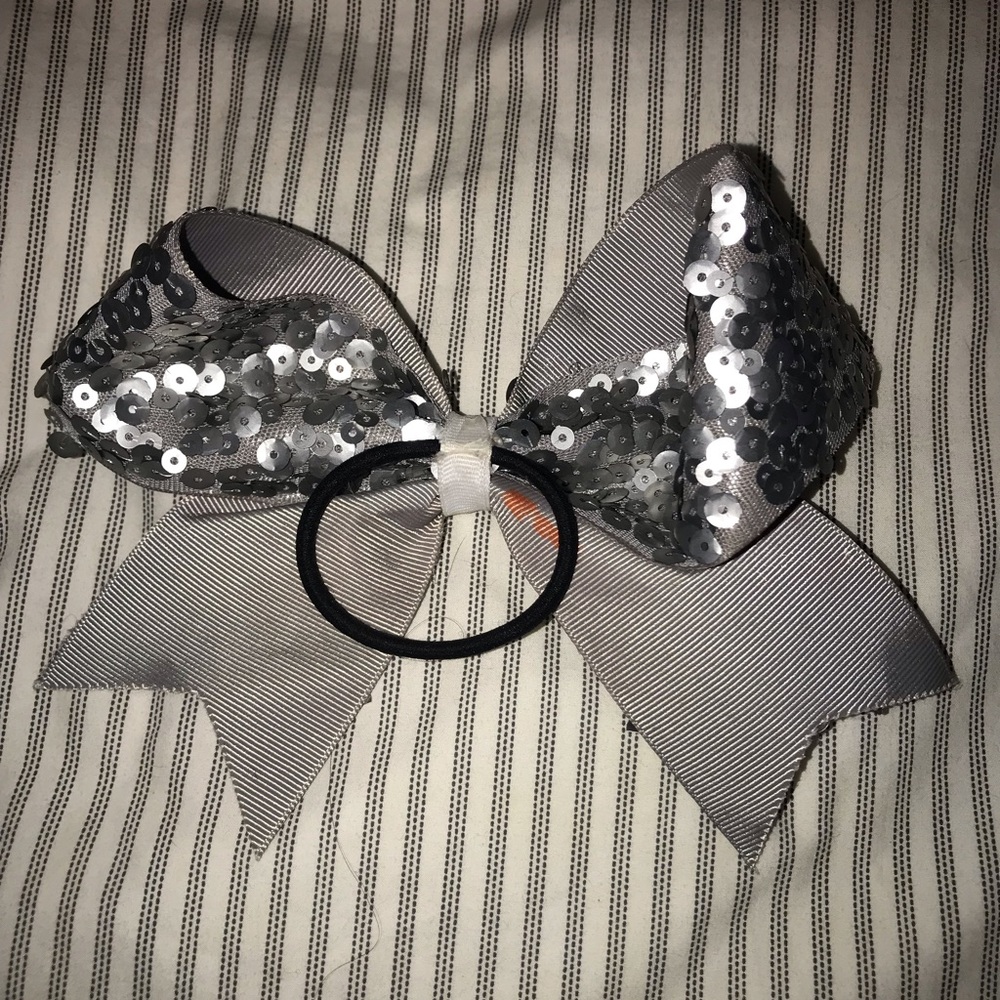 Cheer bow - Picture 2 of 2